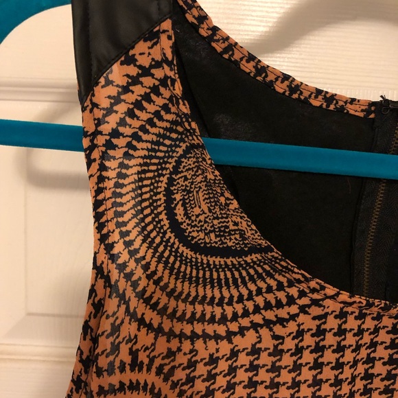 Chiffon & Leather mix sleeveless top - Picture 2 of 5